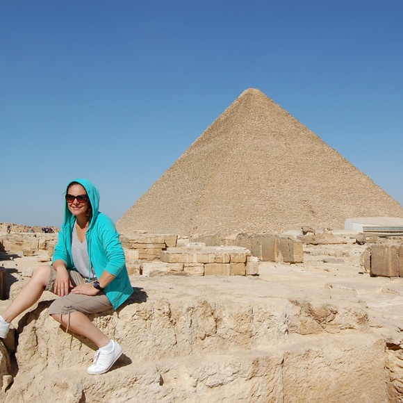 Meet your Posher, Nicole - Picture 1 of 5
